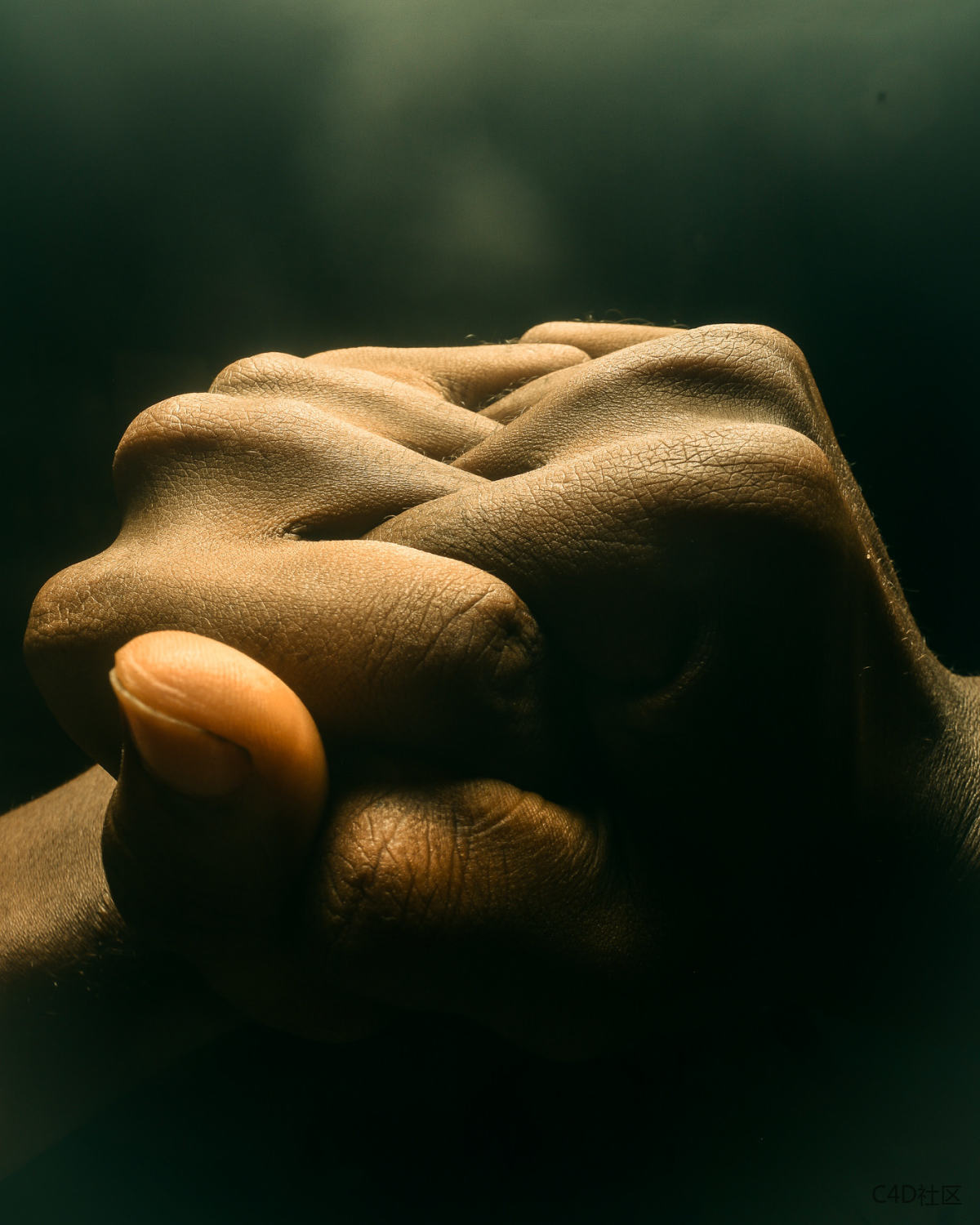 光影下的手-极具张力